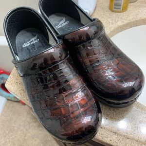 Dansko Brown Red Tortoise Shell size 38 fits 7.5-8 US size
